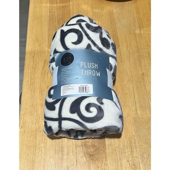 Wayland Square Swirl Pattern Plush & Luxurious Comfort Throw Blanket 50”x60” NEW - Picture 1 of 7